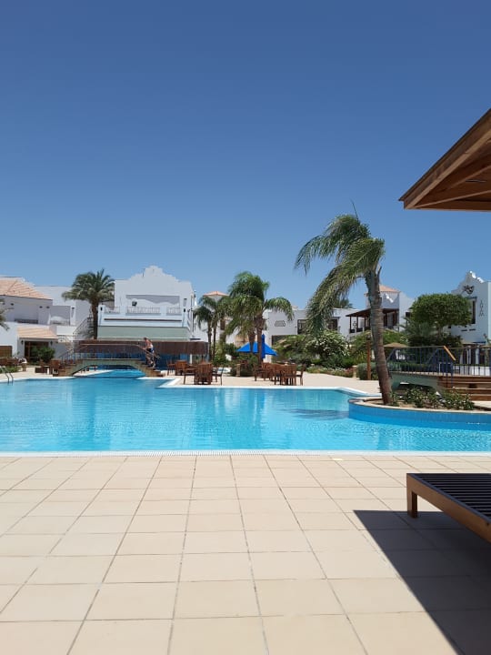 Pool Lahami Bay Beach Resort
