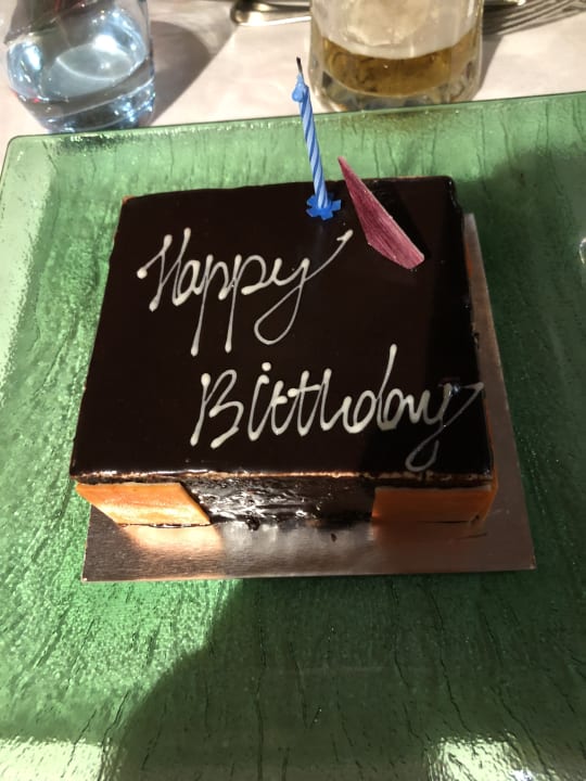 Geburtstagskuchen am Abend  Meeru Maldives Resort Island