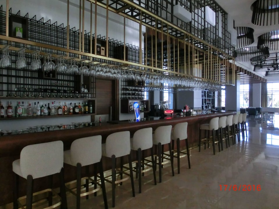 Lobby Bar Acanthus Cennet Barut Collection