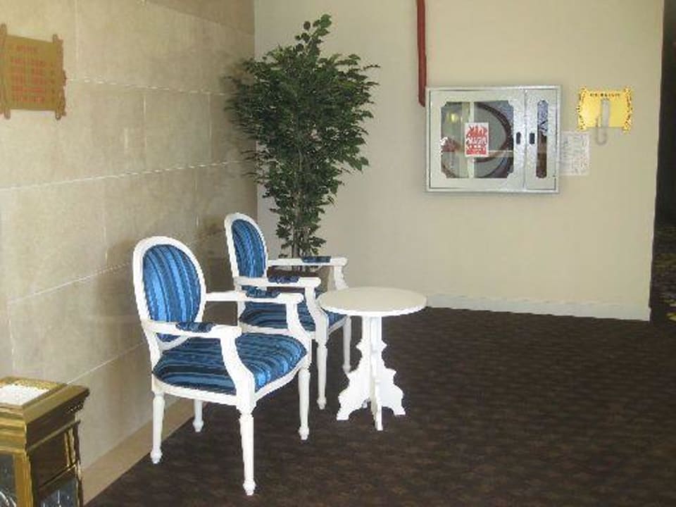 Sitzecke am Aufzug Diamond Excellence Resort & Spa