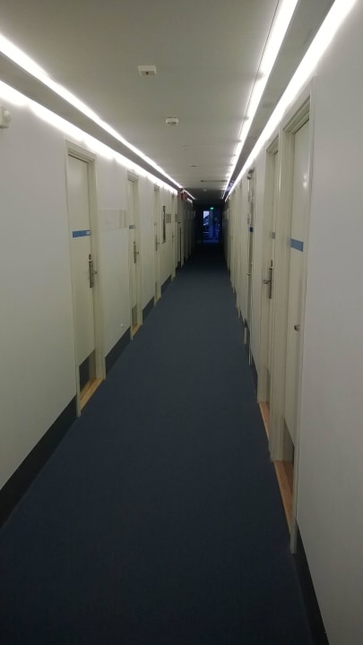 Gang im Rumpf Hostel Jumbo Stay