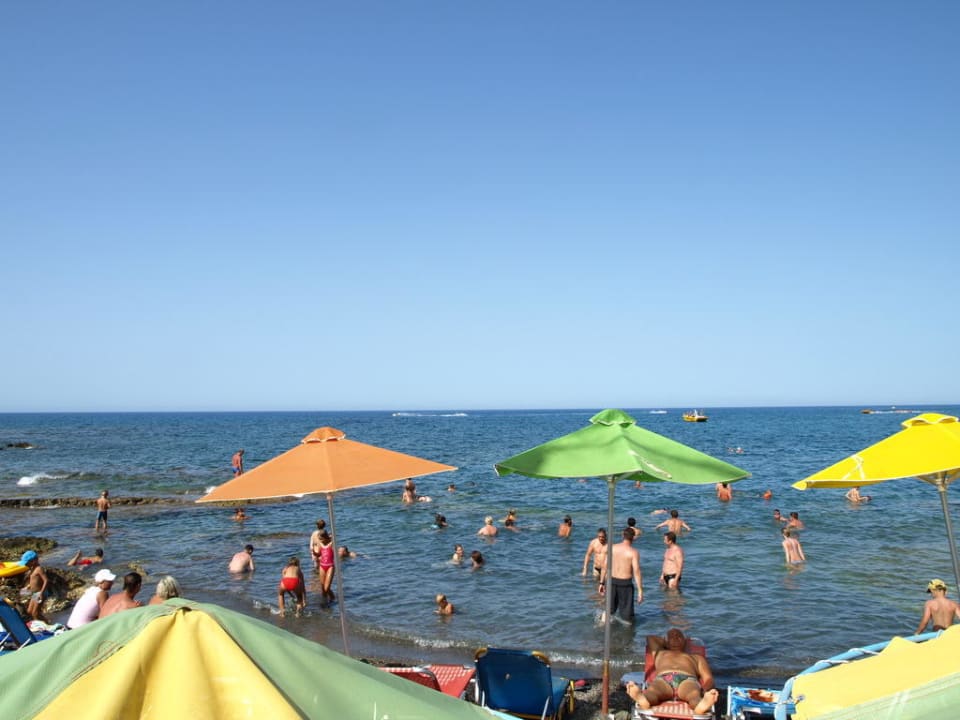 Plaża przy hotelu Eri Beach & Village