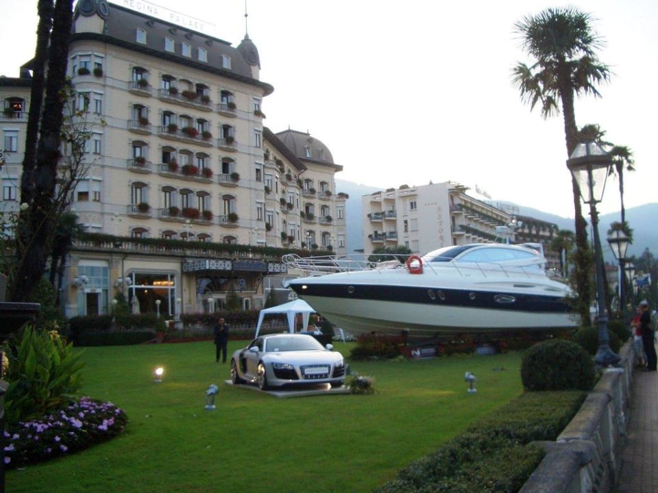 Vorderansicht des Hotels Regina Palace in Stresa Hotel Regina Palace
