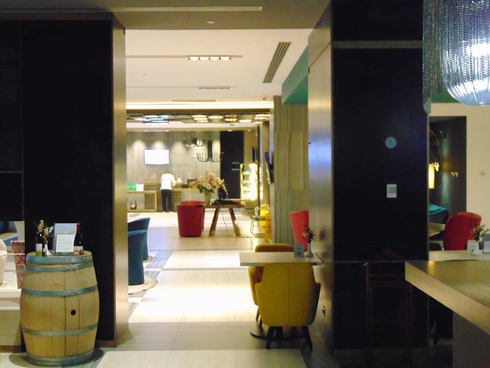 Lobby Mercure Almaty City Center