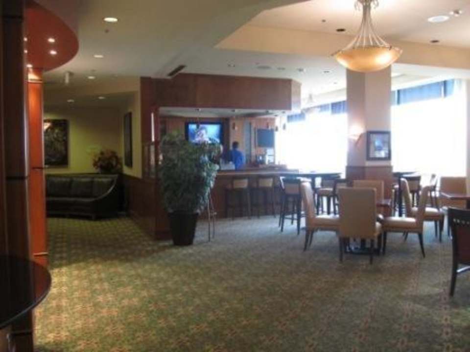 Bar, auch Teil des Frühstücksraums Hotel Courtyard Edmonton Downtown