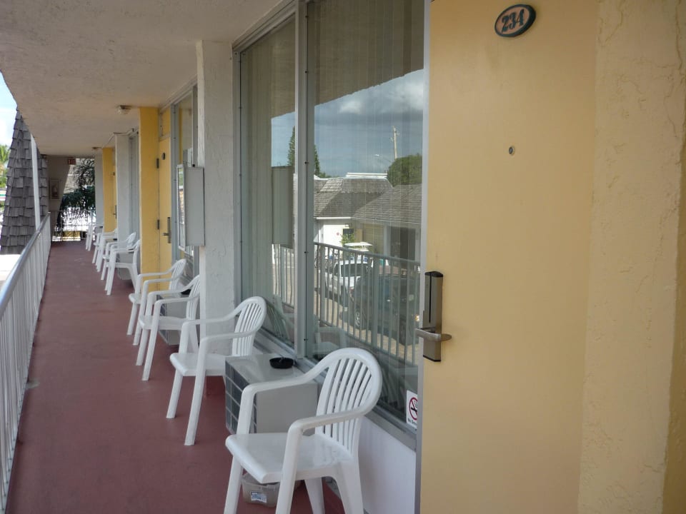 Flur vor Hotelzimmer Hotel Outrigger Beach Resort