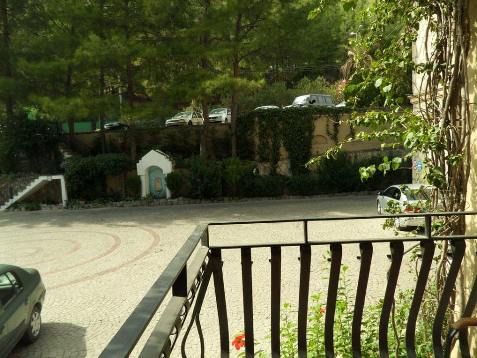 Вид из окна номера первый этаж основного здания Grand Yazici Club Marmaris Palace