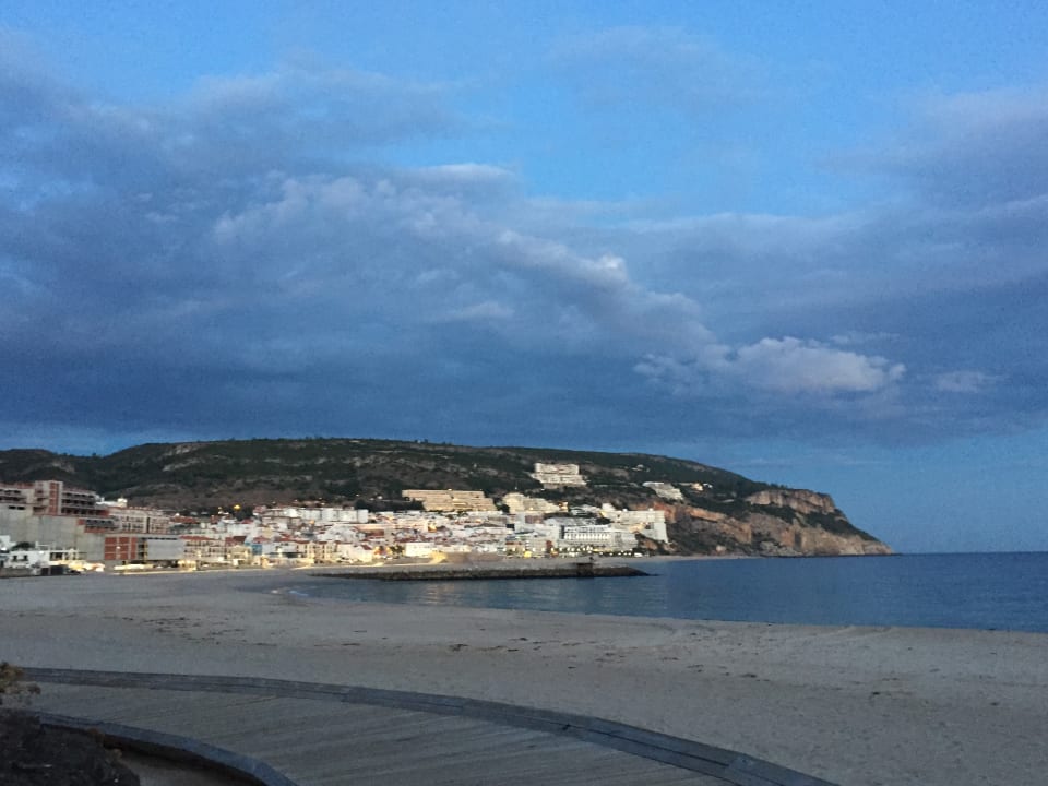 Strand Sesimbra Oceanfront Hotel