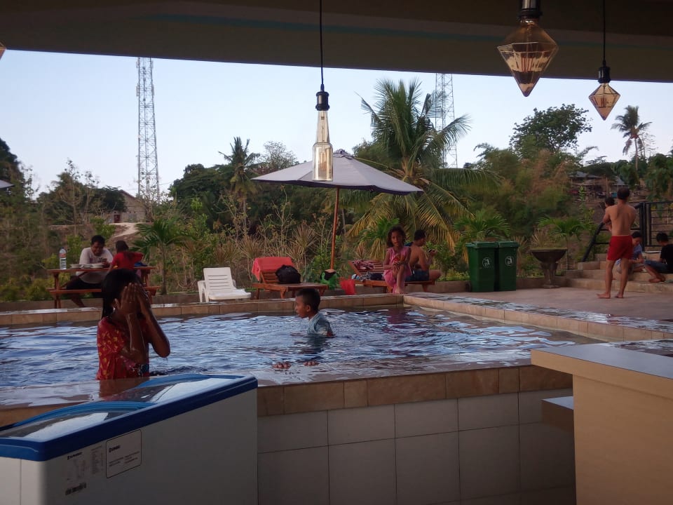 Pool Hotel Sinar Tambolaka