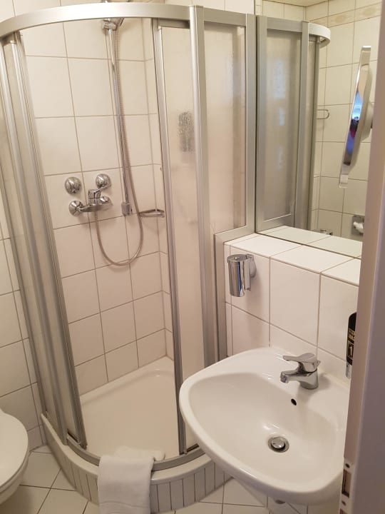 Bad Zimmer  Hotel Traube Rüdesheim