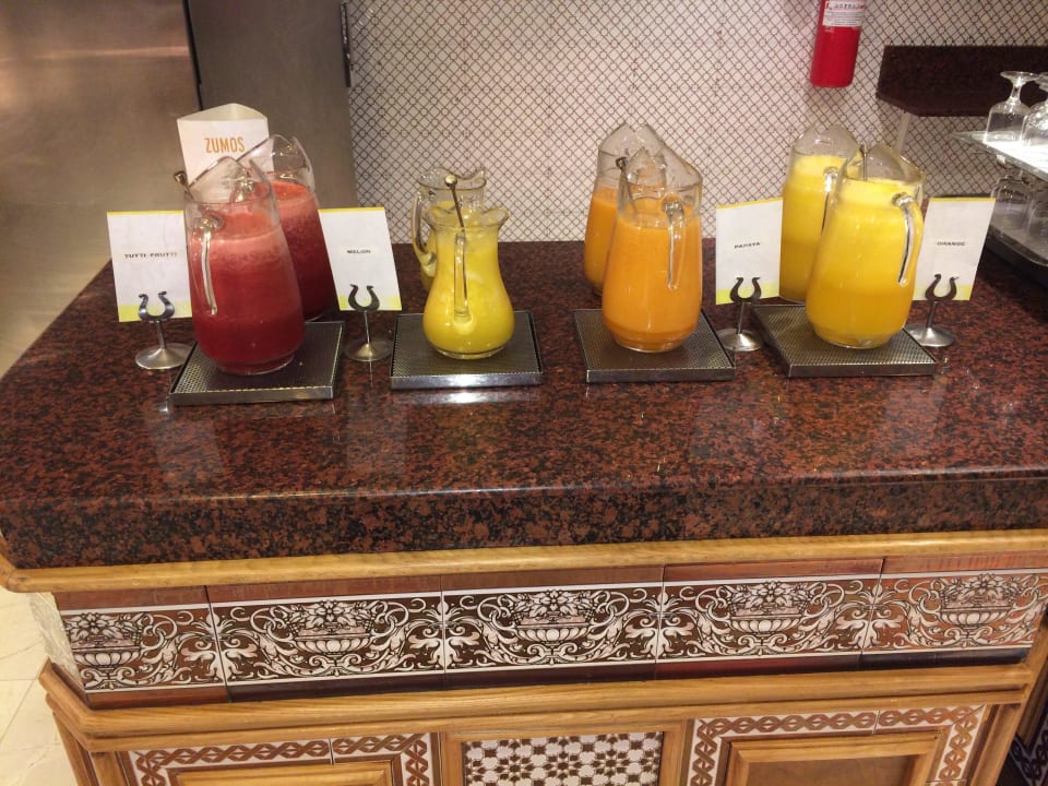 Diverse Säfte Hotel Riu Palace Tres Islas