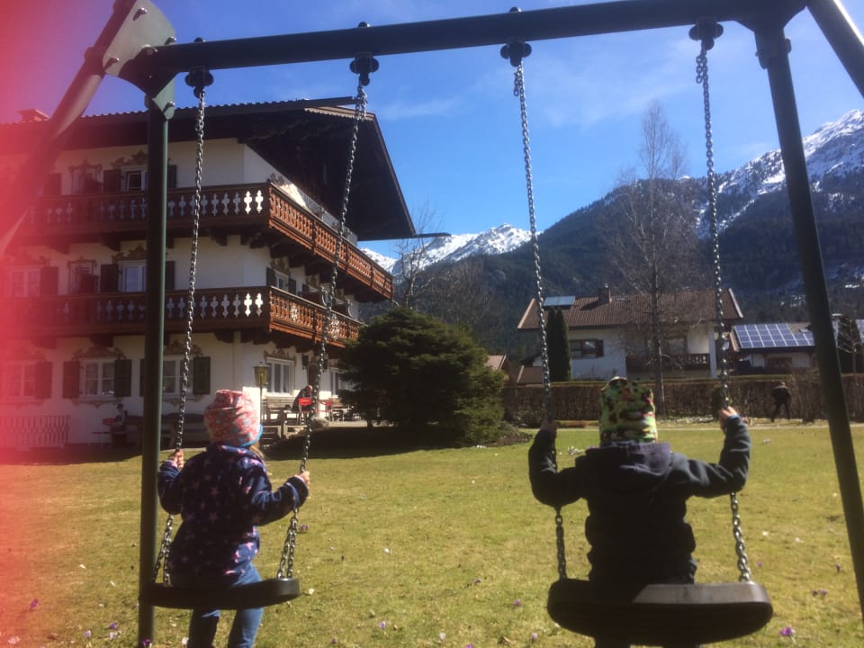 Gartenanlage Hotel Alpenhof Krün