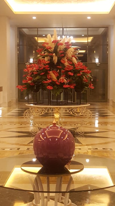 Lobby Arum Barut Collection