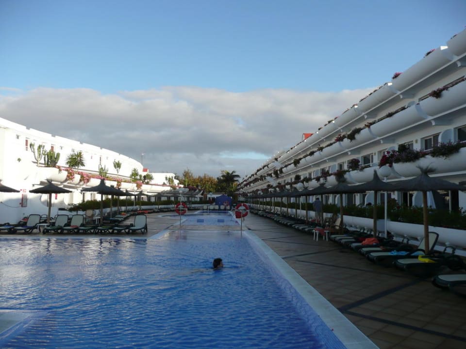 Poollandschaft von der Meerseite allsun App.-Hotel Barlovento