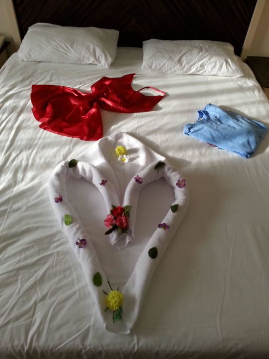 Schöne Wäschemotive auf dem Bett Aydinbey Kings Palace & Spa