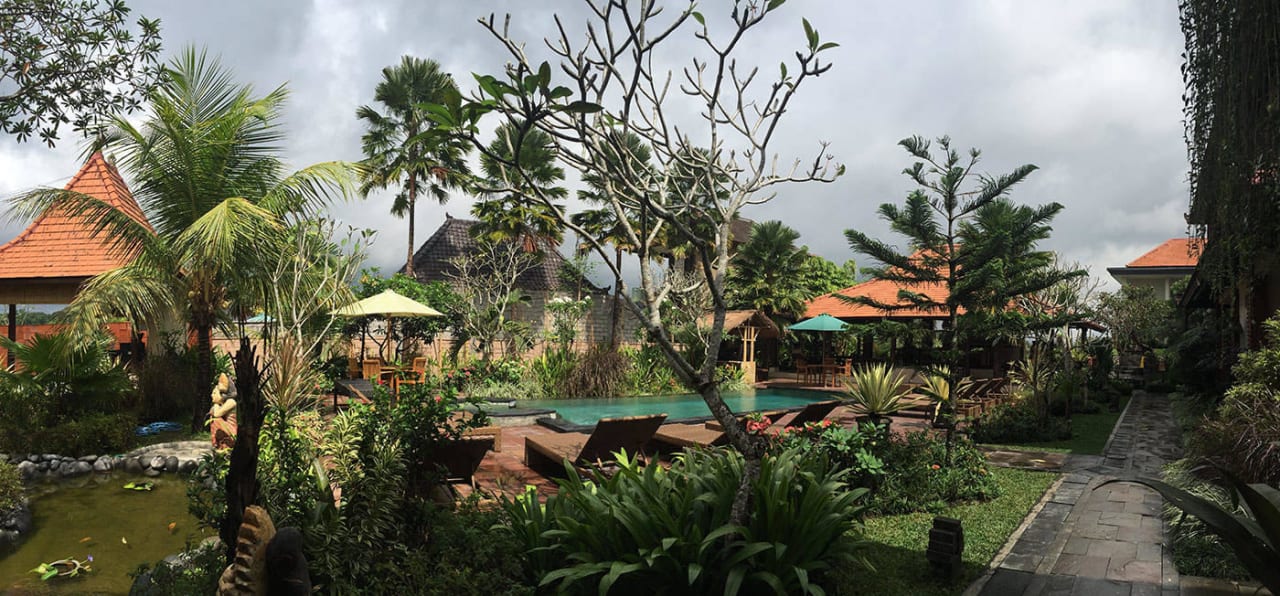 Hotelanlage auch bei Regenschauer schön  Inata Bisma Hotel Ubud