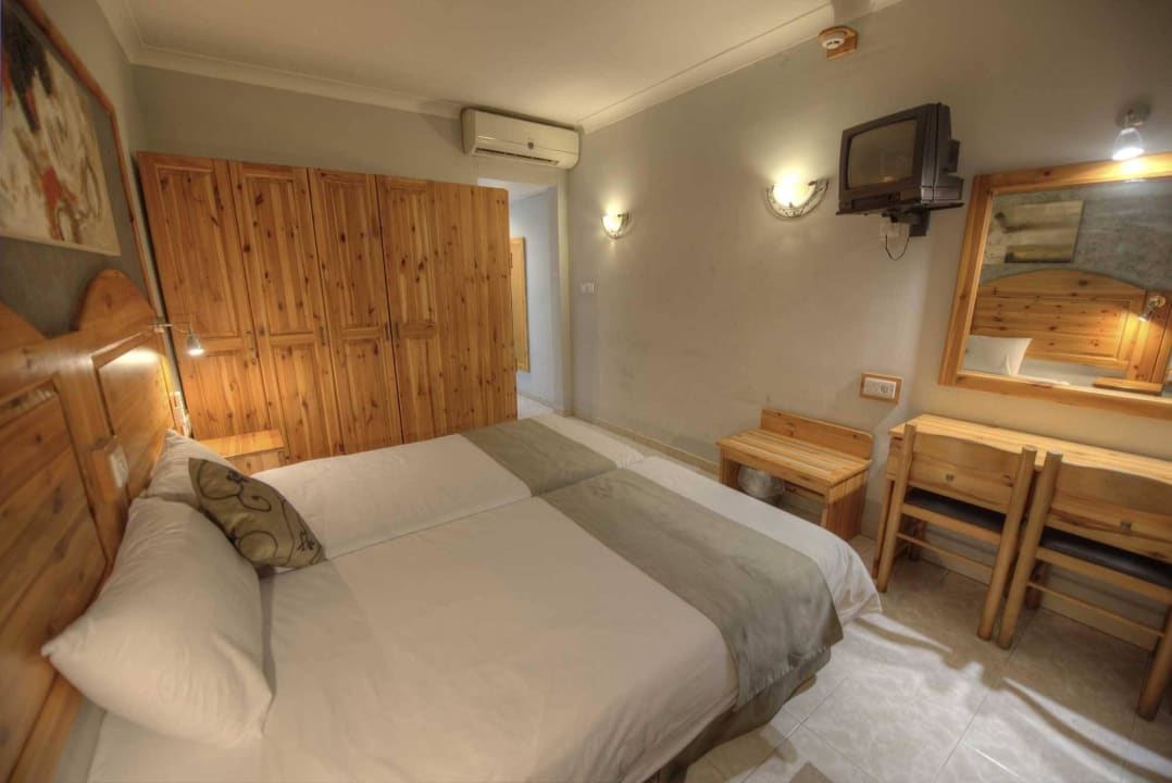 Comfort Bedroom Alexandra Hotel