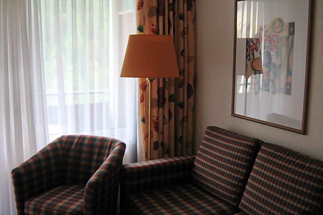 Südzimmer, Sitzecke AROSA ALPINE CLUB - Adults only