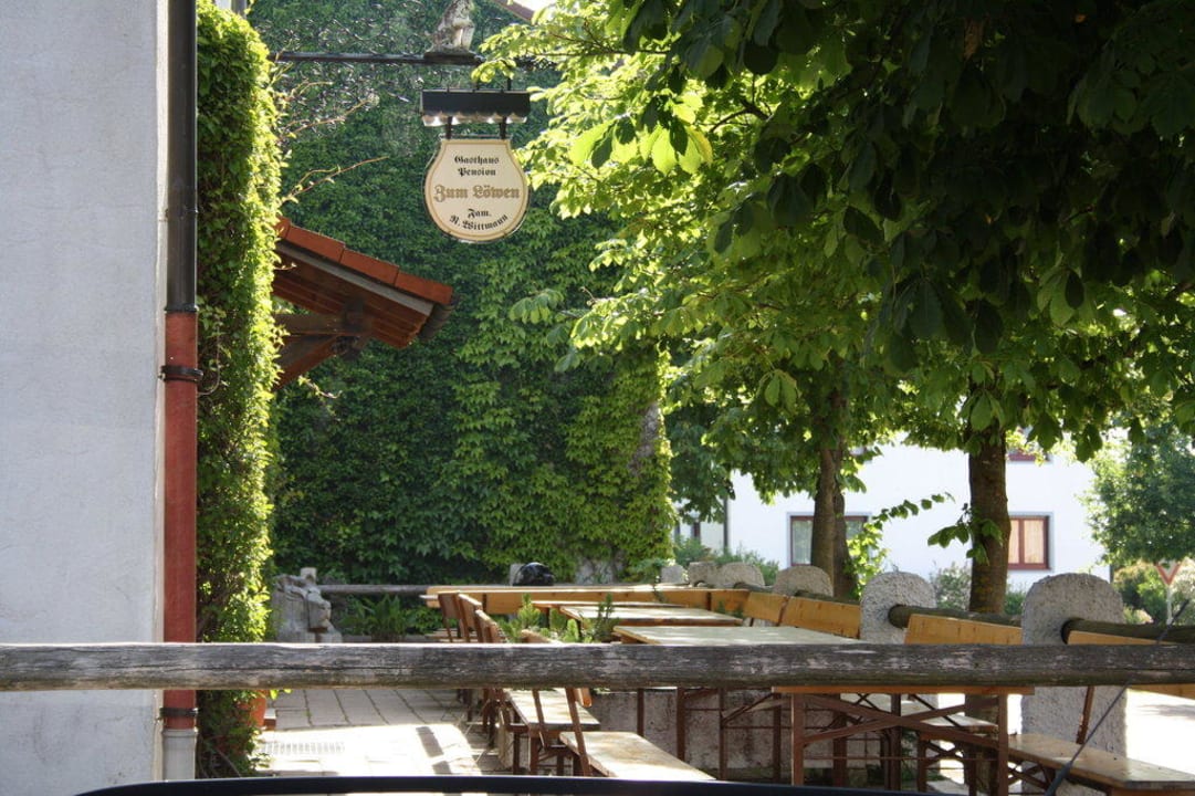 Biergarten vor dem Haus Gasthaus zum Löwen