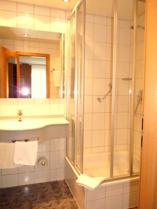 Badezimmer Haupthaus Hotel Gasthof Hirschenwirt