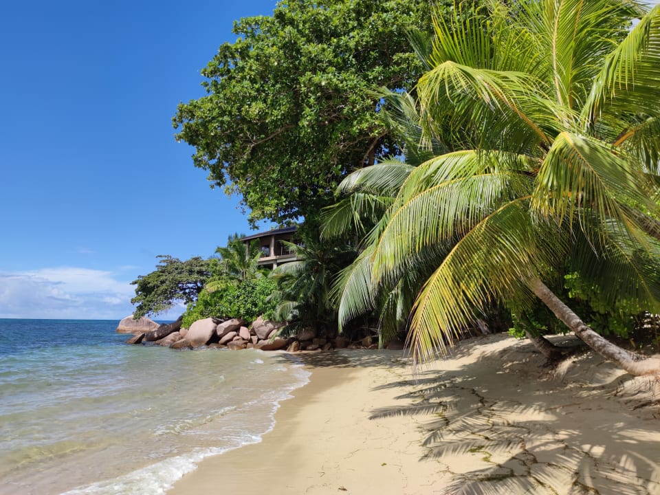 Strand The Coco de Mer Hotel & Black Parrot Suites