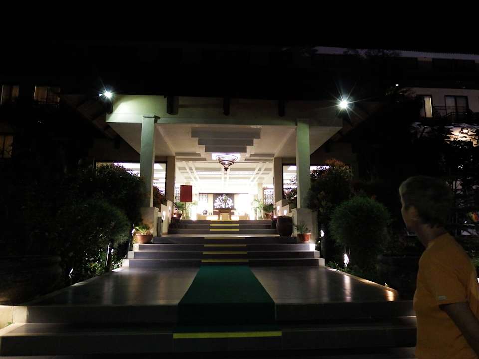 Eingang zur Lobby Amata Garden Resort