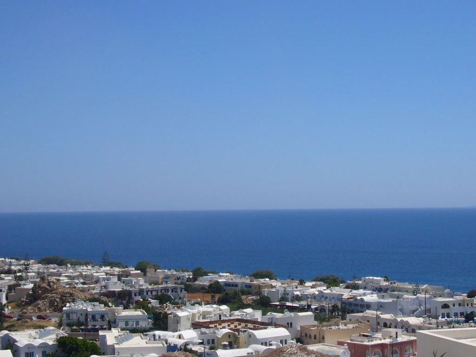 Blick vom Balkon über Kamari Hotel Aegean View