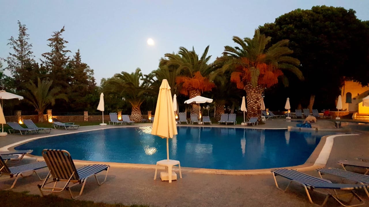 Pool Mond Abend Ekaterini Hotel