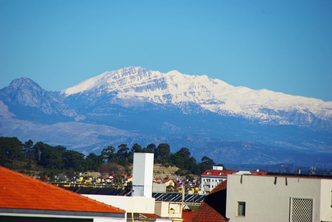 Berge noch im Schnee Sunis Evren Beach Resort Hotel & Spa