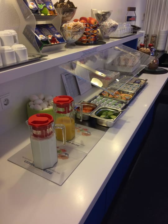 Frühstücksbuffet B&B HOTEL Würzburg-Ost