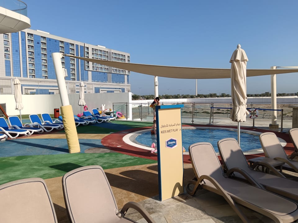 Pool Hampton by Hilton Marjan Island