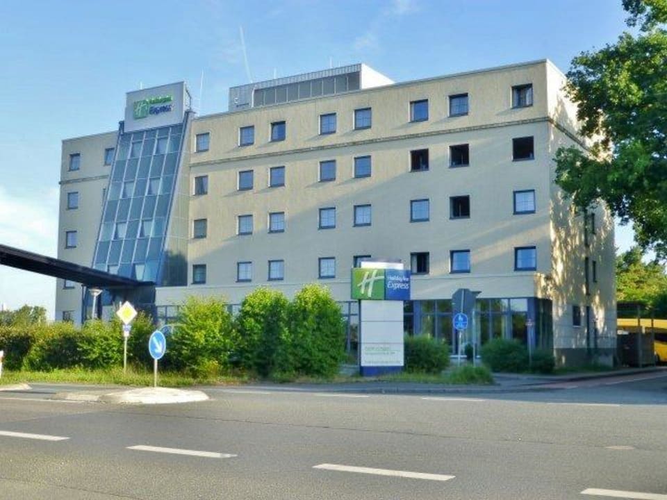 Hotel im Grünen Holiday Inn Express Frankfurt - Airport