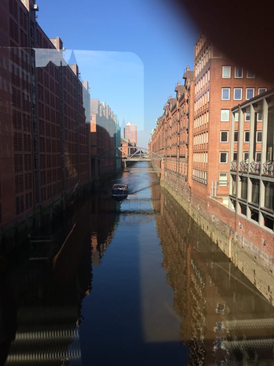 Ausblick AMERON Hamburg Hotel Speicherstadt