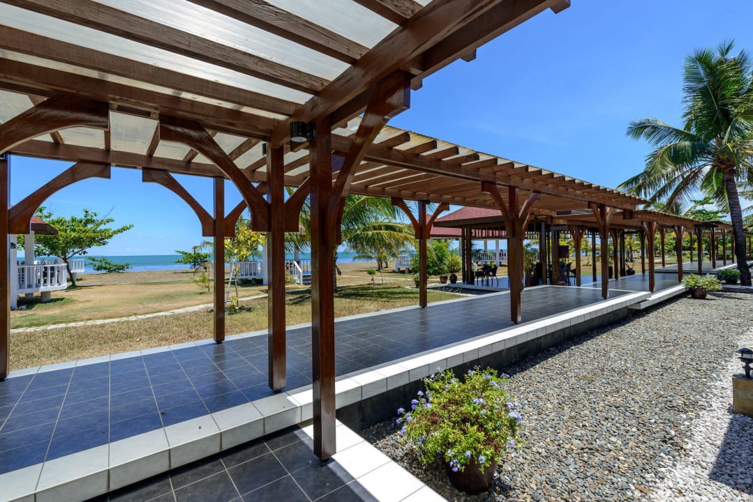 Weg zum Restaurant und Pool Hotel Anhawan Beach Resort & Spa