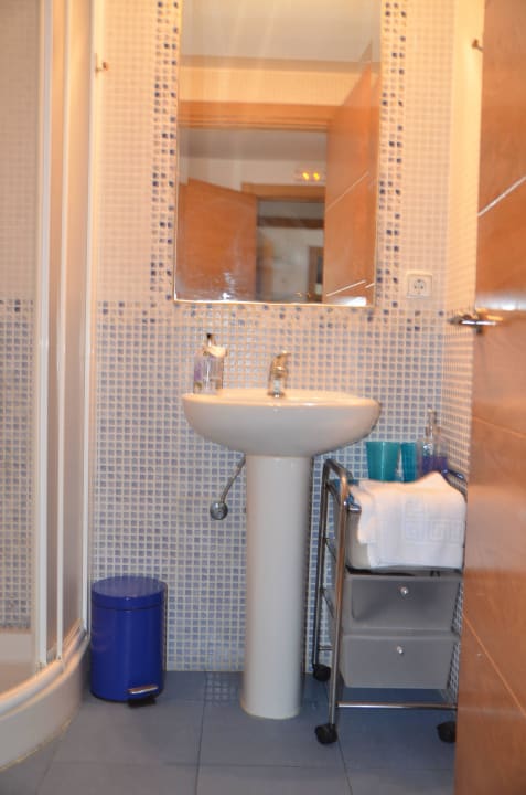 Baño privado habitación azul Pension Joakina