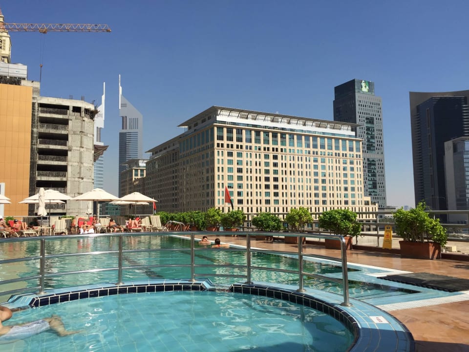 Blick vom Pool Rose Rayhaan by Rotana