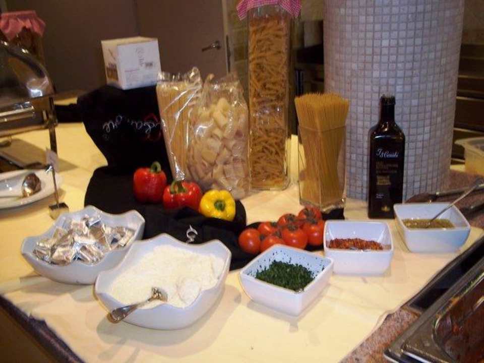 Vitales Mittagsbüffet - frische Pasta Showküche Alphotel Tyrol