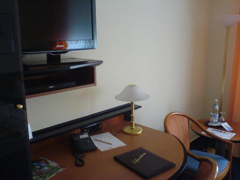 LCD Fernsehen, DVD, Minibar Hotel Linderhof