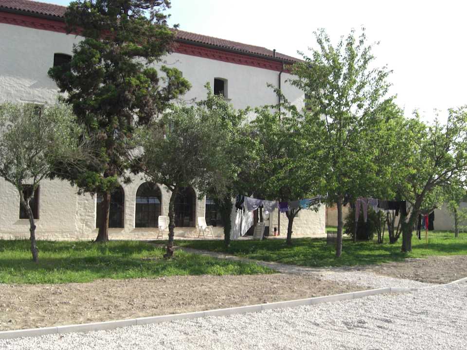 Hotel Rückseite vom Parkplatz Hotel Casa A Colori