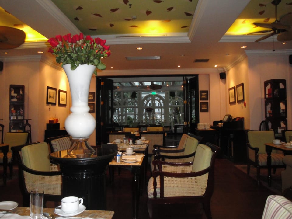 Frühstück im Wintergarten, Patio Hotel Sofitel Legend Metropole