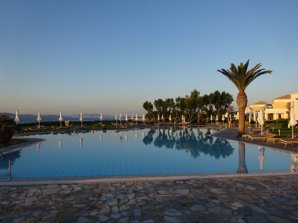 Pool Neptune Luxury Resort