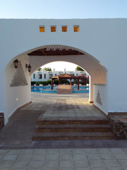 Eingang zum Pool Menaville Safaga