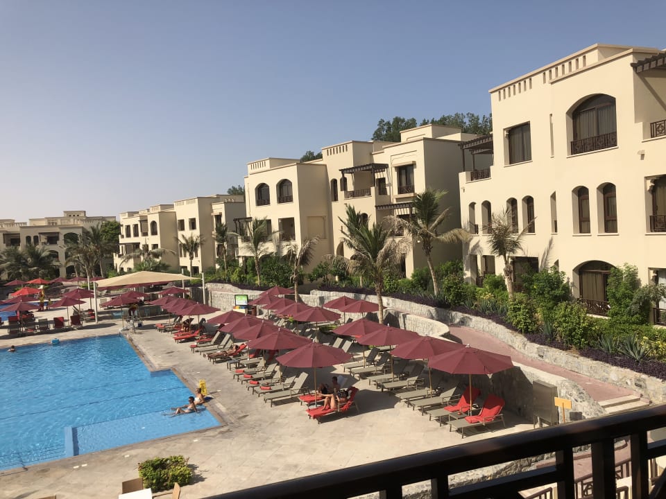 Pool The Cove Rotana Resort