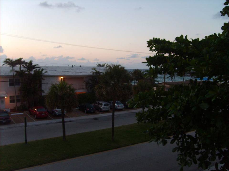 Blick vom Balkon auf den Strand Hotel Lauderdale by the Sea
