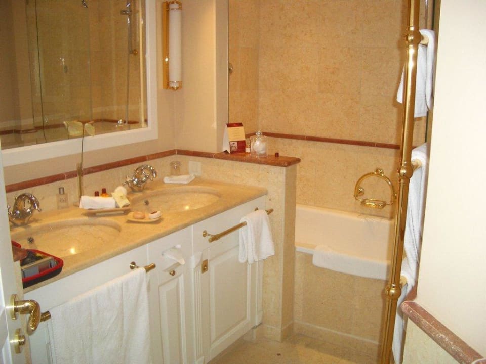 Bad zu Zimmer 2209 Hotel Yachthafenresidenz Hohe Düne