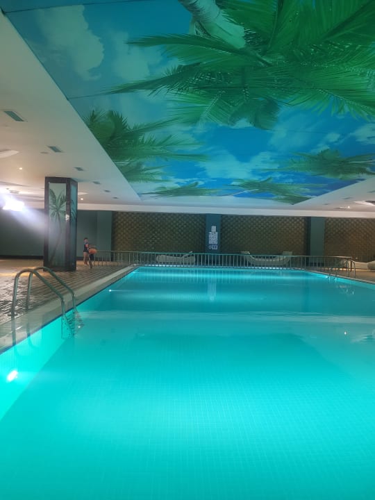 Pool Azura Deluxe Resort & Spa Hotel