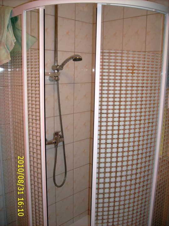 Dusche Zimmer 8 Center Hotel Bronkow