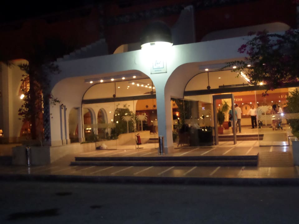 Eingang zum Hotel Arabia Azur Resort