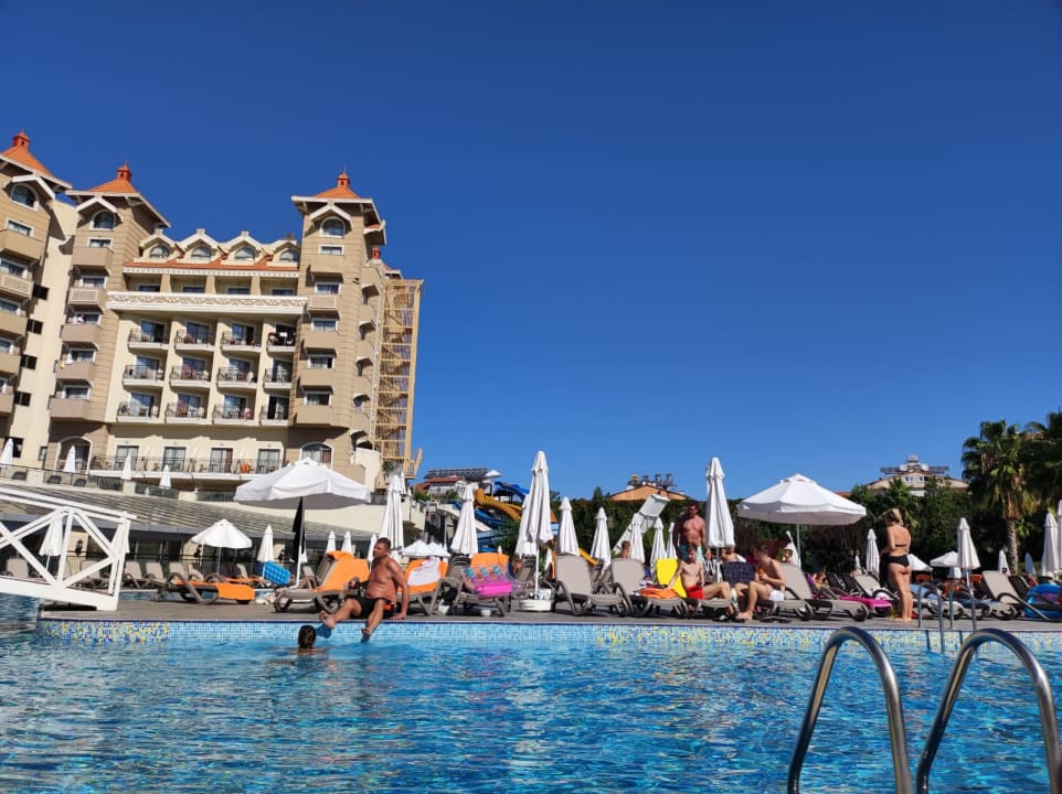 Pool Side Mare Resort & Spa