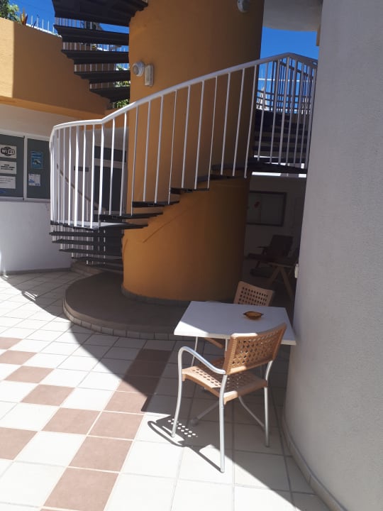 Lobby Apartments Karina